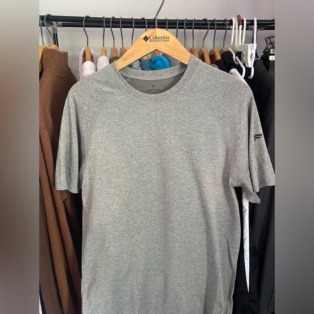FABLETICS / TSHIRT / SIZE-M / COLOR-GRAY